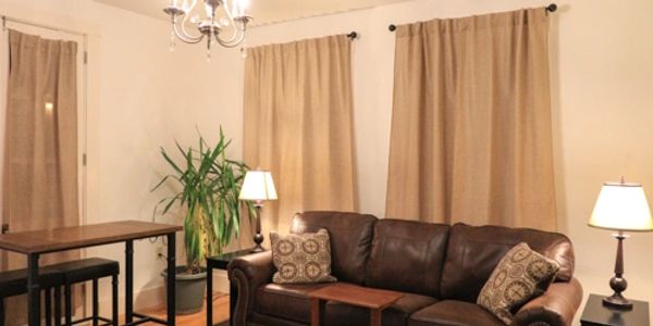Relax in the family room. Shared space.  Wifi & 40" Cable and Samsung SmartTV.