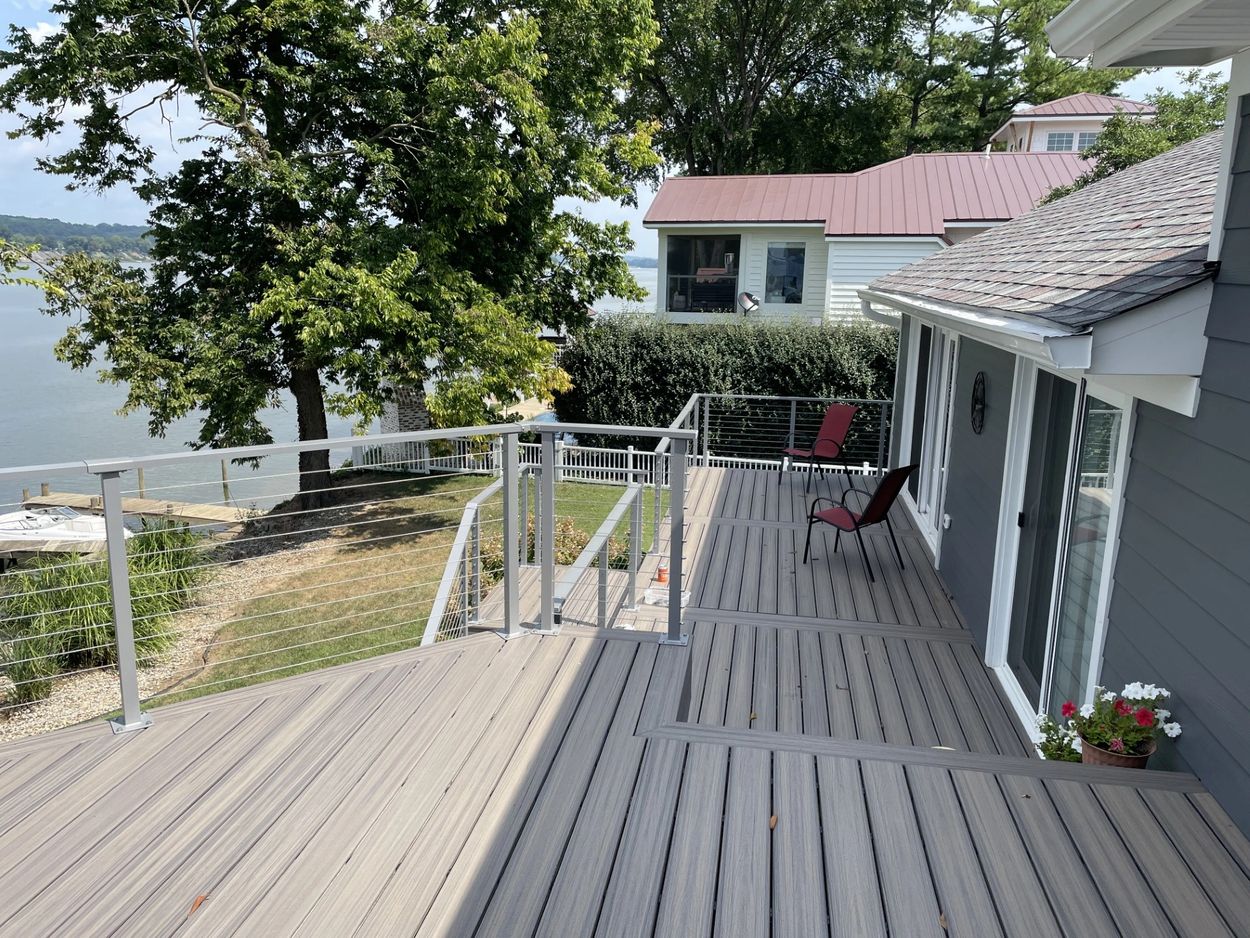 Composite, Trex, Rocky Harbor with Grey Aluminum Horizontal Cable Railing