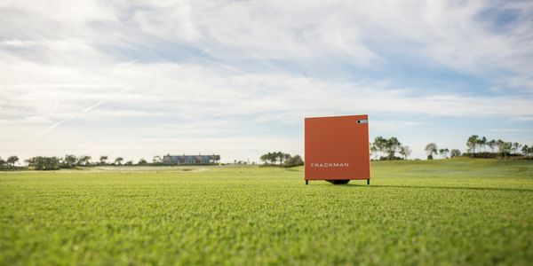Trackman 4 simulation technology for indoor and outdoor golf lessons