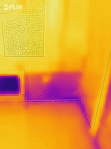 Thermal image of water in a wall