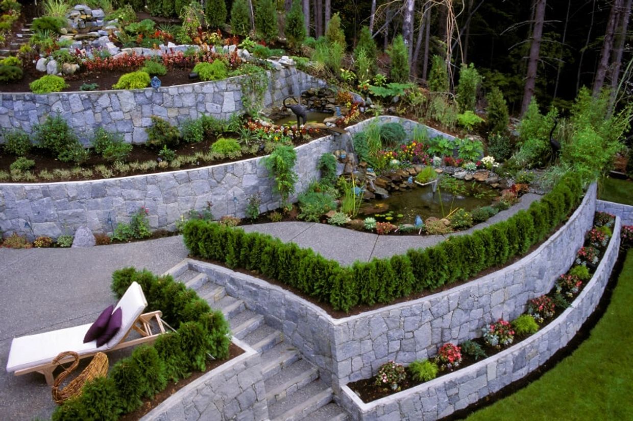 retaining walls, stone retaining walls, strong retaining walls, paver patio, patio renovation