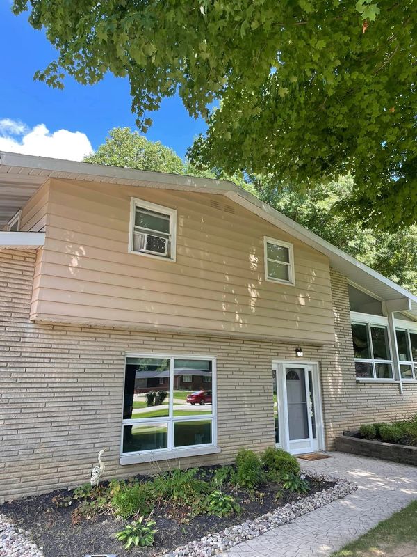 Homeowners wished to change colors of their siding on their house.