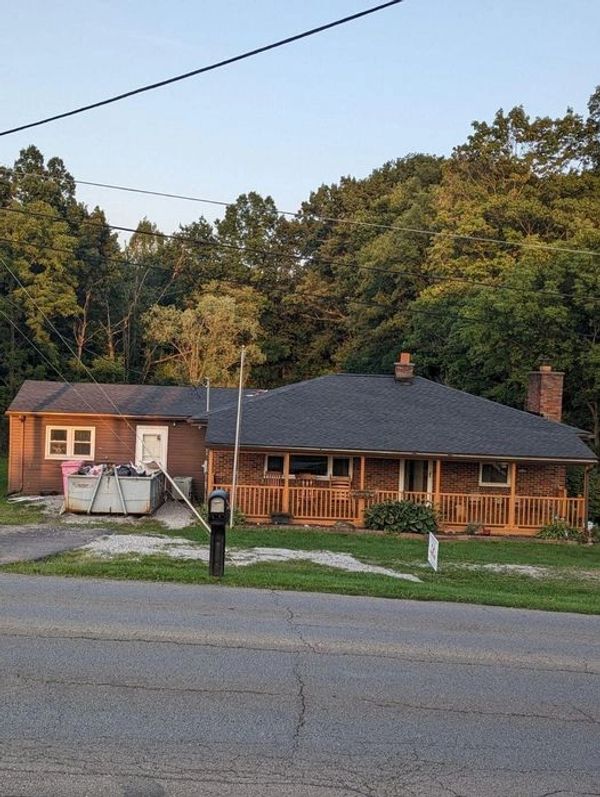 Finished asphalt shingle roof.
