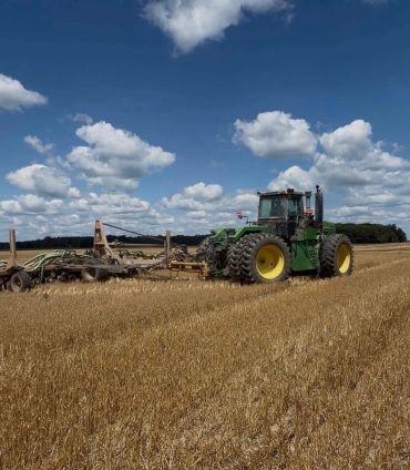 John Deere tractor performing dragline manure application for E&J Custom Ag Pumping in Northwest Ohio.