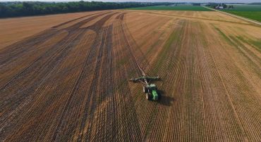 John Deere tractor applying manure with a dragline and injection toolbar for E&J Custom Ag Pumping in Northwest Ohio.