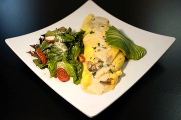 Mushrooms, potatoes, onions, with a heavy cream white wine sauce, sided with avocados and a side sal
