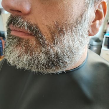 Une pousse de barbe d'un mois  !