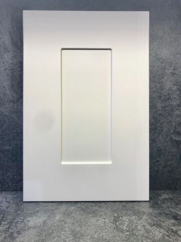 TRADITIONAL DOOR IN WHITE MATTE LACQUER