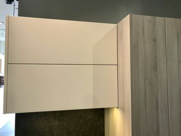 BIFOLD DOORS IN WHILE MATTE LACQUER