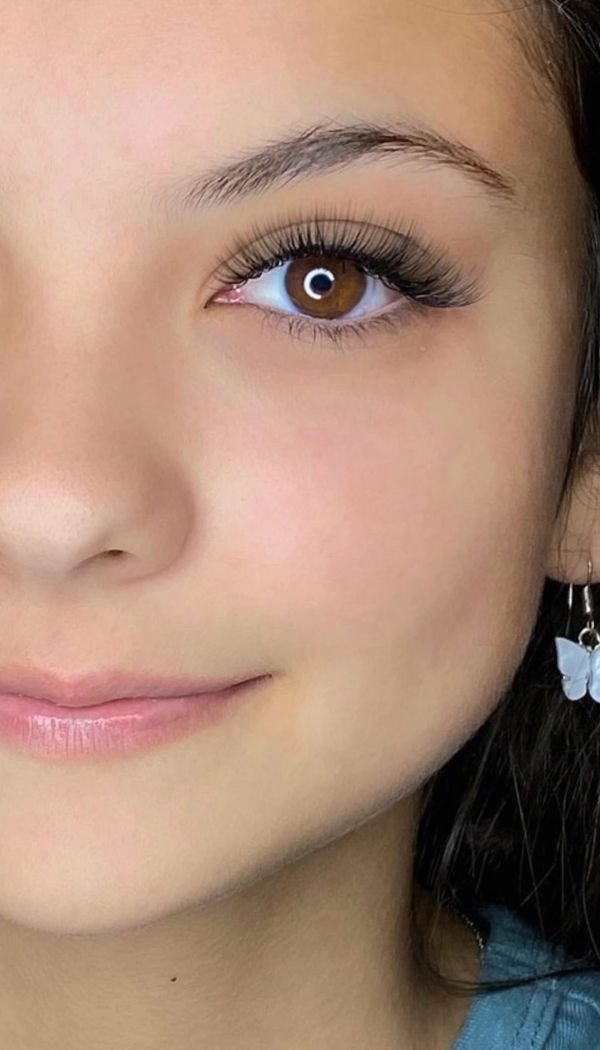 Hybrid lash extensions on green eyes — soft volume and definition at a Jupiter, FL lash studio.
