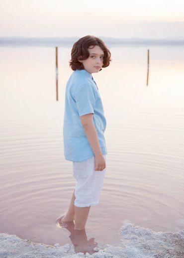 Niño durante una sesión de Primera Comunión en Orihuela Costa. pinklake Torrevieja