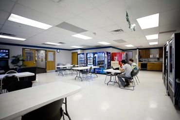 Lunch room vending machine supplier, lunch room vending machine solutions, top vending company