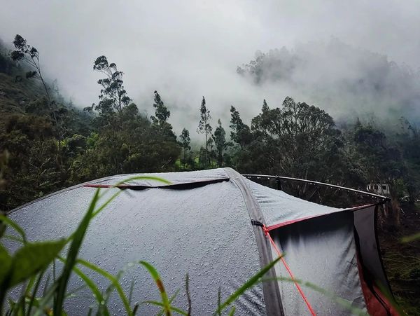 Acampar en una montaña, camping in a mountain, camping bajo la lluvia, camping Rain,