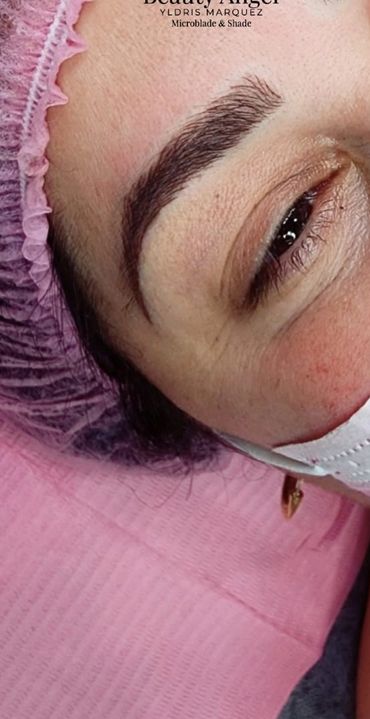 Las cejas son el marco principal de tu cara con la micropigmentacion ahorras tiempo dinero