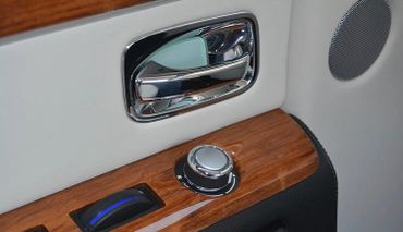 Rolls Royce Phantom Series 2
White Rolls Royce Phantom Series 2
Lady of Ecstasy