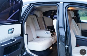 Rolls Royce Ghost 2 leather interior, a perfect blend of luxury and style.