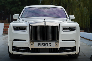 Detailed view of the iconic Rolls Royce Phantom 8 grille and emblem.
