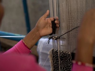 hand knotting