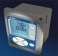 This is an analyzer and transmitter to measure pH and conductivity.