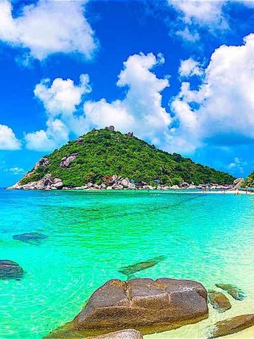 美丽的热带岛屿和清澈的海水。