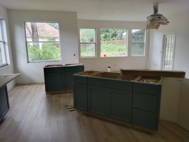 Kitchen  cabinet install for Creative Remodeling of Orlando.