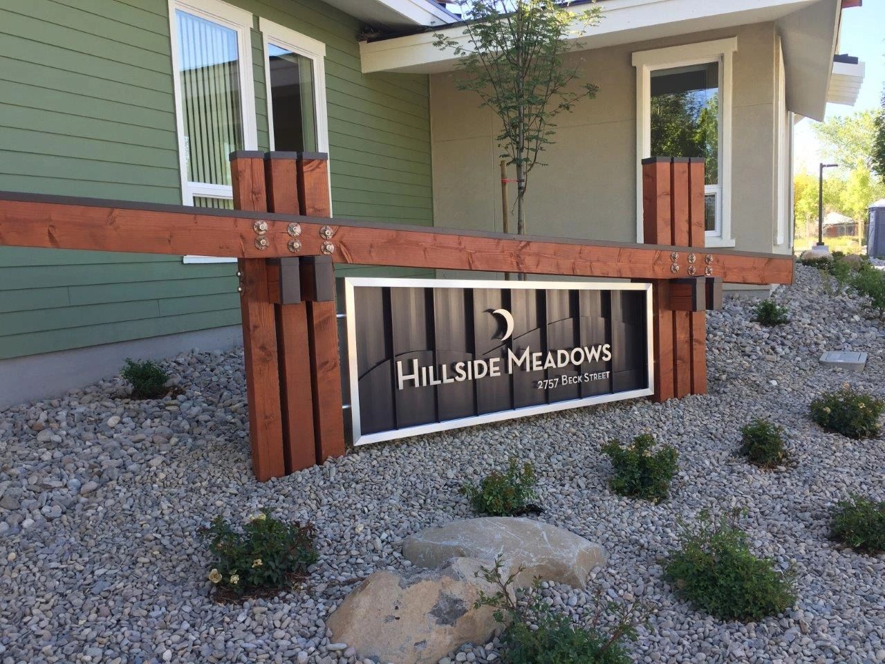 custom monument sign for apartment bulding, sign crafters reno
