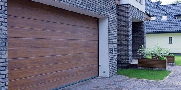 puerta de garage madera exterior