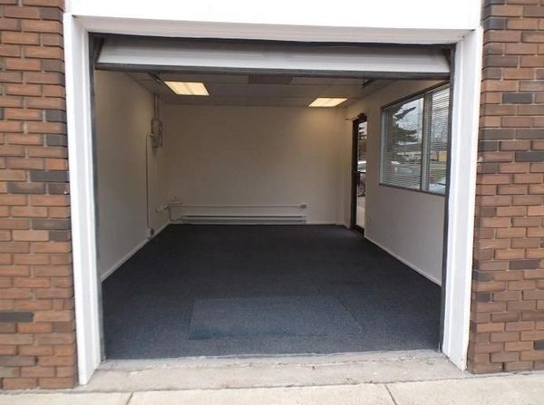 Low price, small bay for rent at the Wright Business Centre, Calgary Southeast.