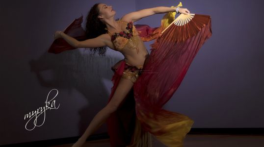 Image of belly dancer, Myryka with silk fan veils. Bellydancers use fan veils as bellydance props.