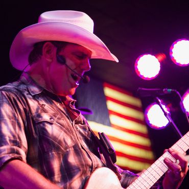 Kenny Allen on stage