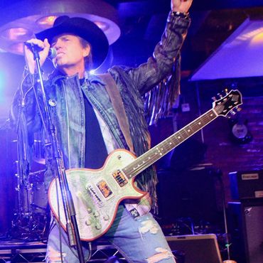 Kenny Allen on stage