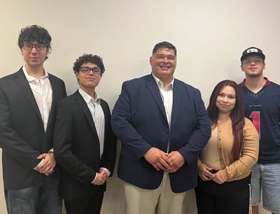 Dr. Benjamin Clinton meets with his UTRGV Student Team