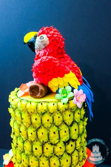 pineapple cake with parrot topper