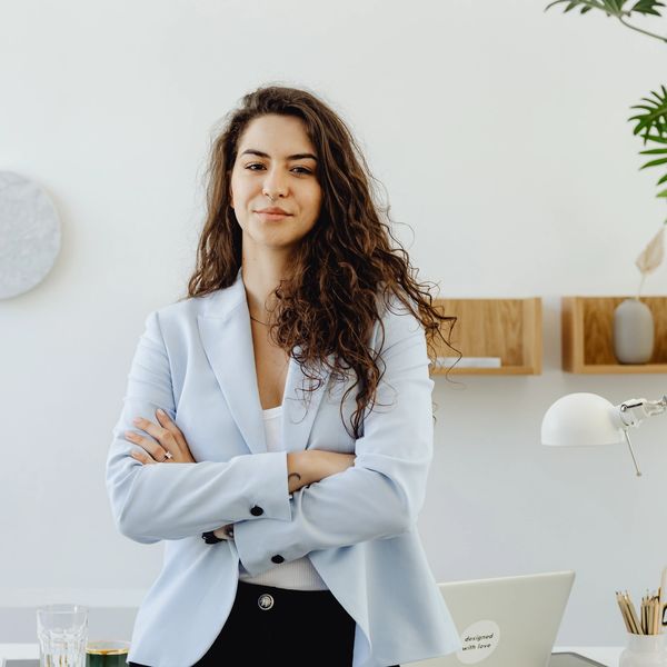 How to become a travel advisor with a reputable and helpful agency that provides training.