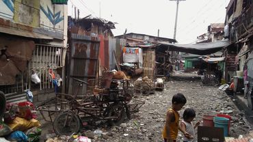 Smokey Mountain, Philippines. Garbage dump. poor. Forgotten and lost world.