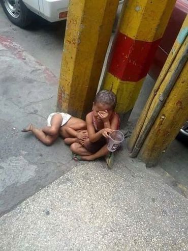 Homeless babies begging for food and money in the Philippines. Please don't turn away and pray!