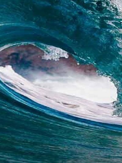 Each wave of grace carries us further into the depths of God's Love, emerging from the same vast oce