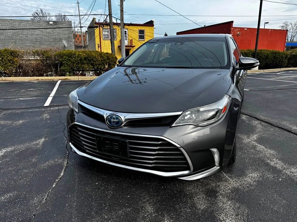 2016 Toyota Avalon Limited Hybrid's photo