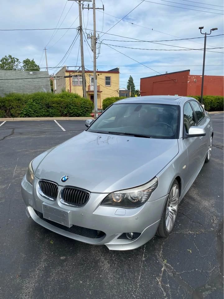 2010 BMW 5 Series 550i Sedan's photo