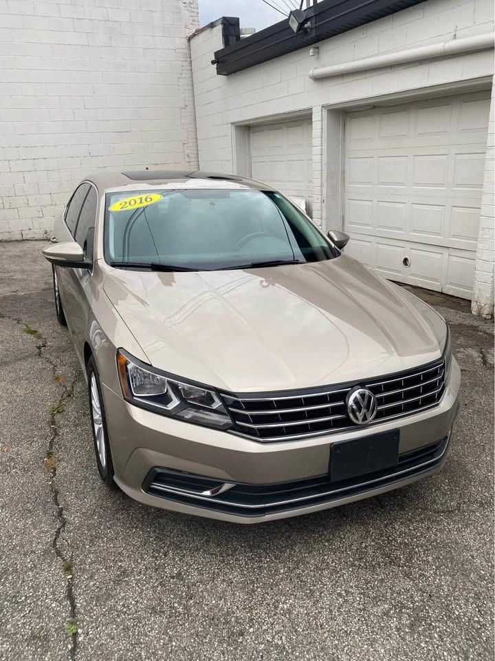 2016 Volkswagen Passat SE's photo