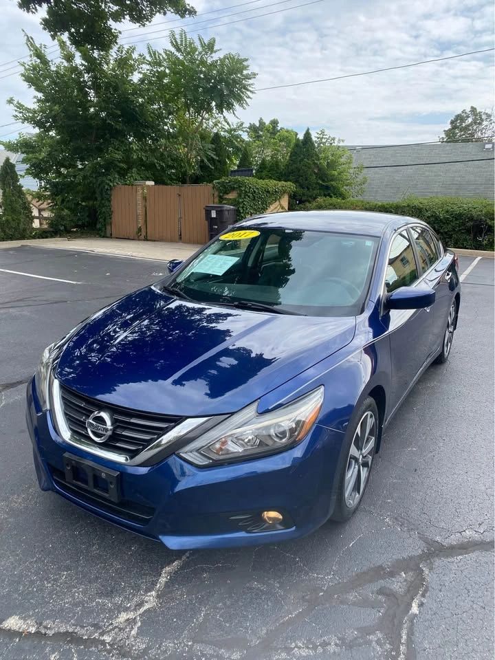 2017 Nissan Altima SR's photo