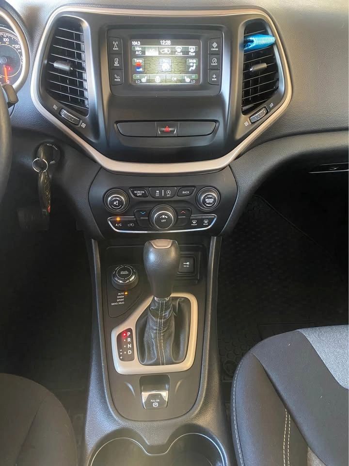 2018 Jeep Cherokee Latitude - Photo 17