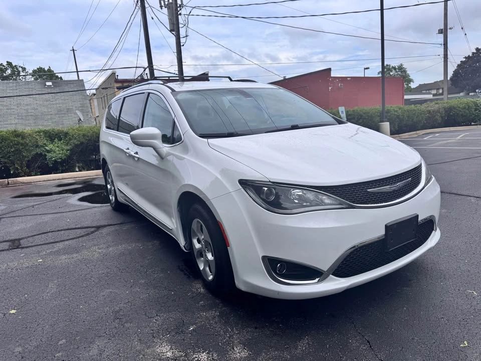 2017 Chrysler Pacifica Touring-L Plus's photo
