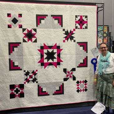 I’m Twinkled Pink!
1st prize modern quilts professional class @Victorian Quilters Inc Melbourne 2022