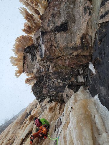 ice climbing, escalade de glace, cote nord, never-ending story, stas beskin, quebec, wild ice