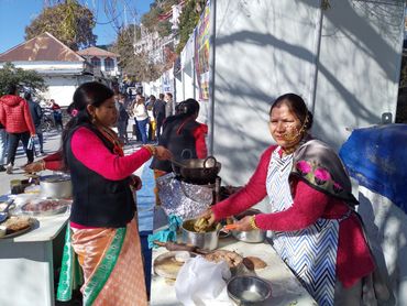 traditional dress of Gharwal