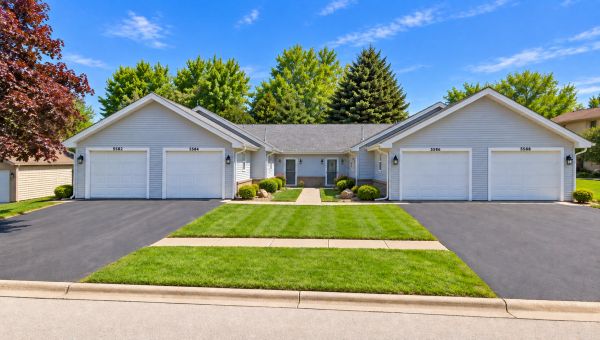 Exterior of Windy Knoll ranch-style rental homes in Loves Park, Illinois, featuring single-level res
