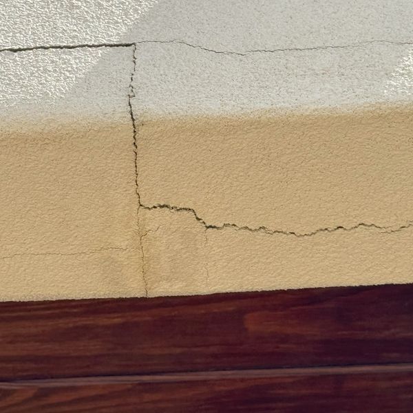 stucco crack