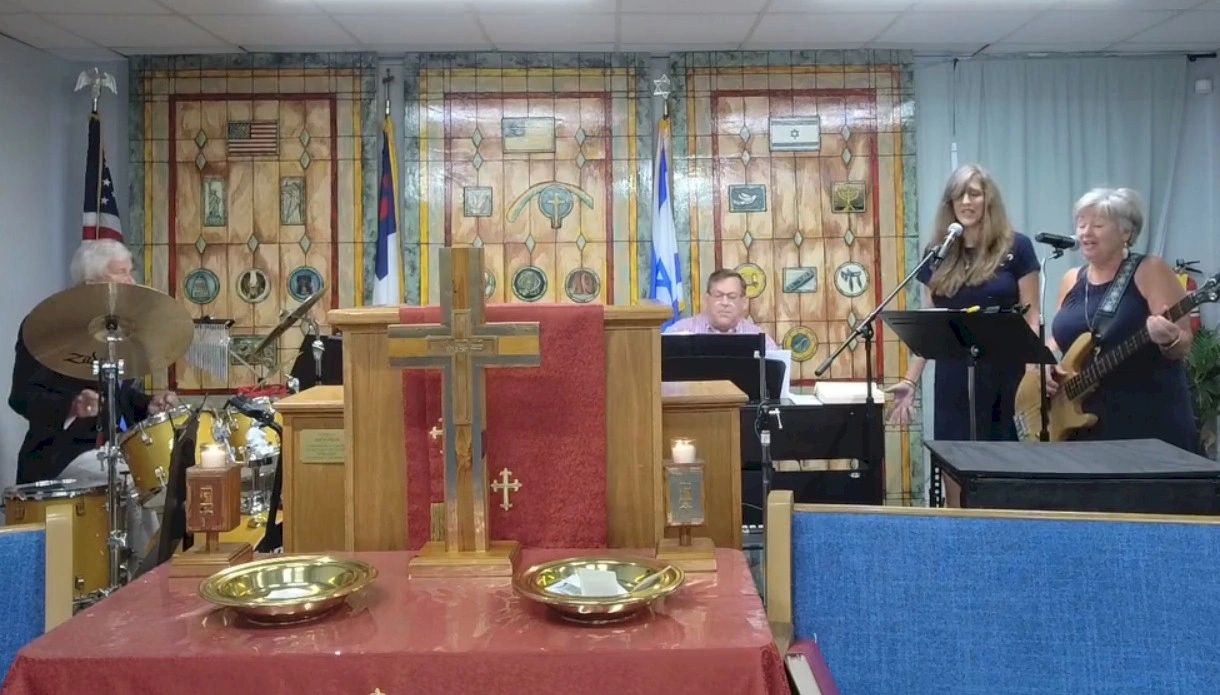 Looking for a traditional conservative and patriotic church in Deland FL? Join us Sundays at 10:00!