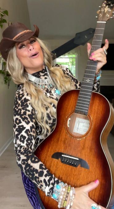 Nashville’s best Lainey Wilson impersonator Michelle Spaziano
